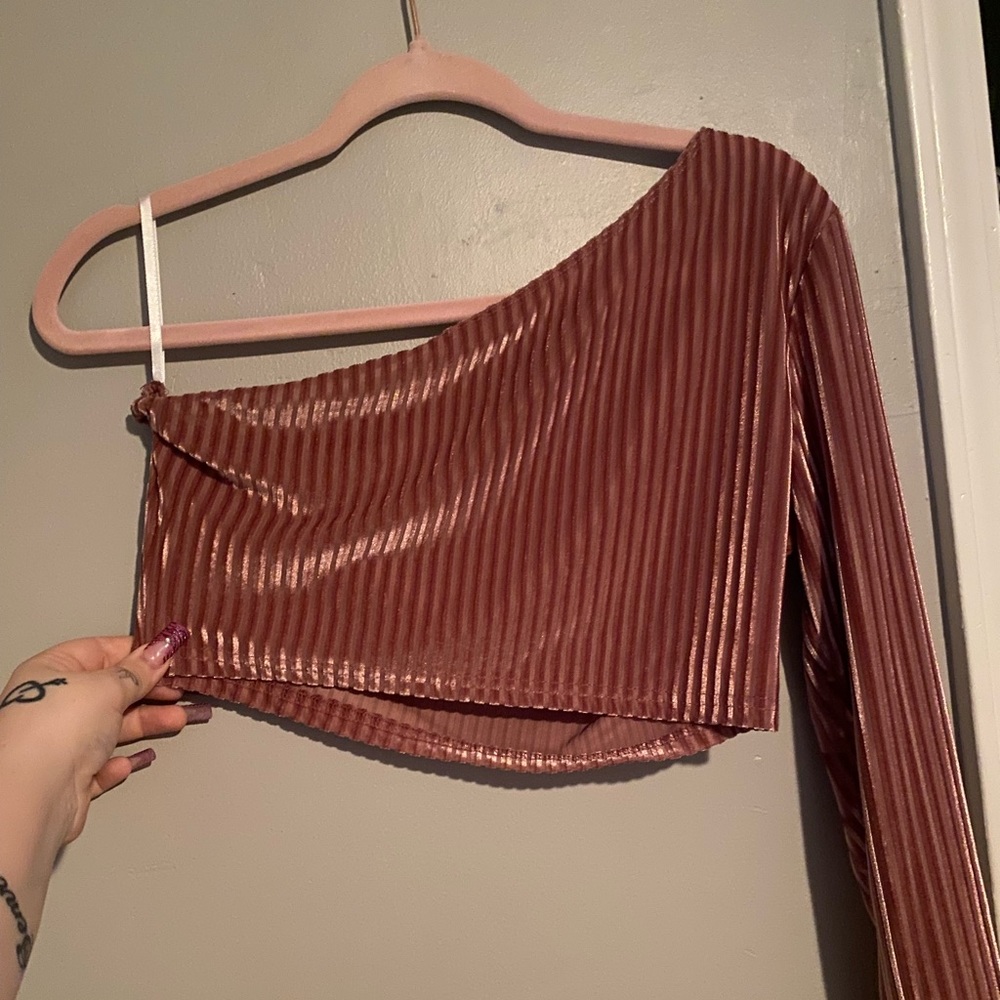 One sleeved ribbed velvet top